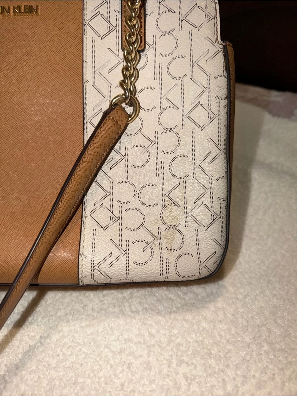Calvin Klein Cream & Tan Logo Chain-Handle Shoulder Bag